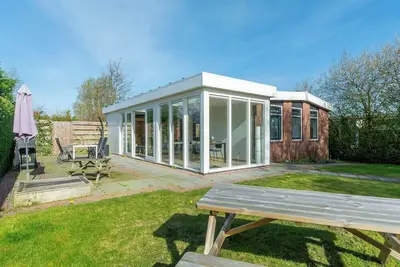 Image de Bungalow avec sauna et piscine au calme