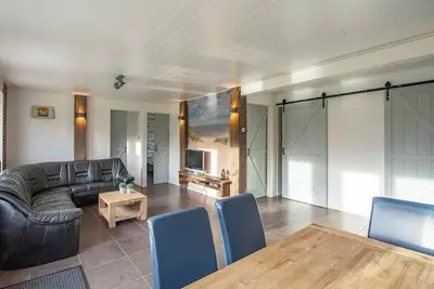 Image de Bungalow près de la côte avec jardin