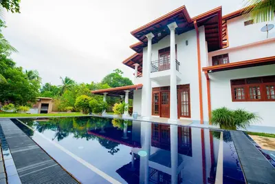 Image de 5 minutes to hikkaduwa beach. 4 bed room villa