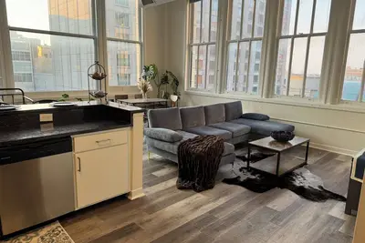 Image de 2b 2b Condo in Downtown Indy with skywalk access to Lucas and Icc Free Parking