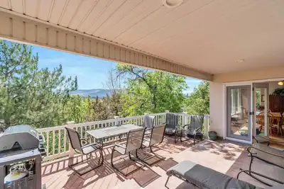 Image de Large 5 bed/ 4 bath above Jordan River Slc with Amazing Views.