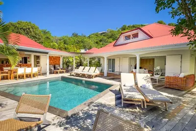 Hillside Haven With Bay Views And Private Pool