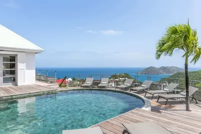 Tropical Bliss with Magnificent Ocean Views