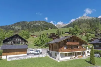 Image de Enchanting 4br Chalet Nestled in the Heart of a Pristine Apine Landscape