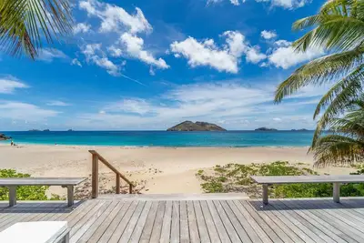 Image de Tranquil Beachfront Villa with Sunset Views