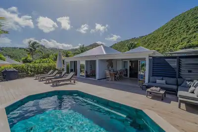 Image de 3br Charming Seaside Villa With Private Pool