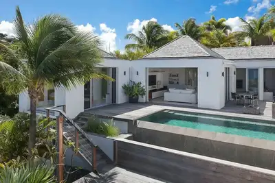 Image de Upscale Romantic Villa with Infinity Pool