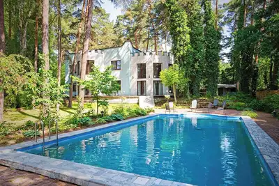 Image de Villa large garden, outdoor pool, 25 mins to central Warsaw