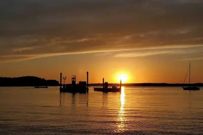 Image de Spectacular Riverfront Marina Apartment 2-Br, 2-Bath in the village of Clayton