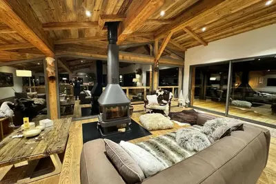 Image de Contemporary Chalet with views