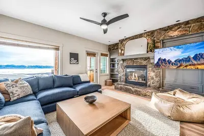 Image de Vista at Big White. Amazing Location & View!