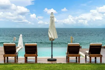 Image de Amazing Beachfront Villa 13 Full Rooms With Bathroom