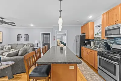 Image de 2br Burlington Apartment!