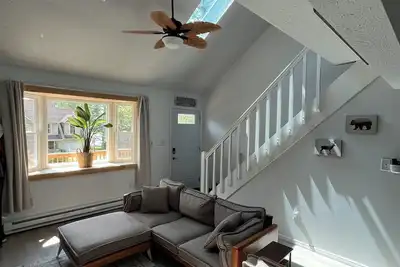 Image de House at the lake with many amenities! Pool, lake, skiing, etc!