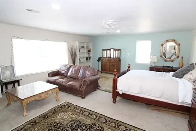 Image de Jenks cozy home - Fenced yard - Dogs Ok - Centrally Located