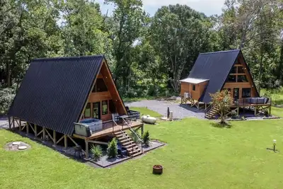 Image de Two New A-Frames by Rip Van Winkle w/ Hot Tub