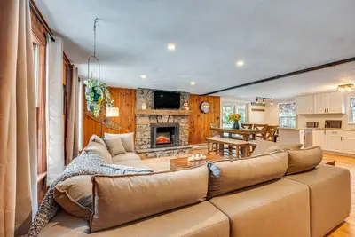 Image de Hot Tub Retreat Near Saco River with Fire Pit!