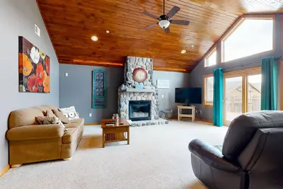 Image de Pool View Condo, with Jetted Tub, Fireplace, Shared Pool & Resort Amenities