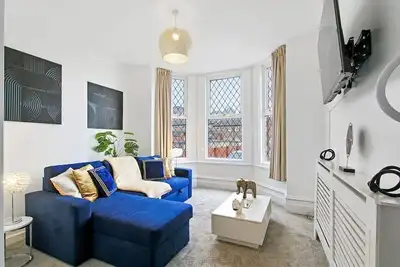 Image de Home in Woodhouse, Leeds | Free Parking|Free WiFi