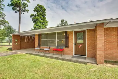 Image de Family-Friendly De Kalb Getaway w/ Fire Pit!