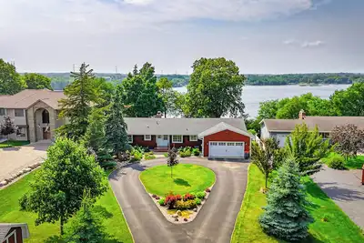 Image de \"Sunset Shores\" on Lake Latoka