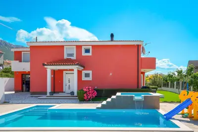 Image de Queen Ahn with heated pool by Interhome