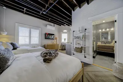 Image de Westlake Hotel - The Netflix and Chill Suite