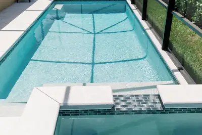 Image de The Jamaica Oasis 4/2 with Heated Salt-water Pool & Hot Tub