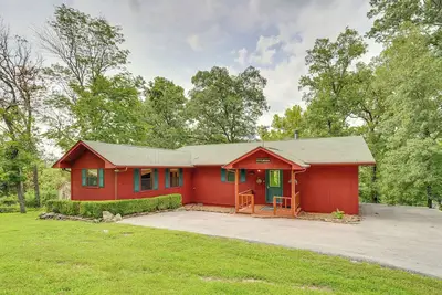 Image de Flippin Home w/ Fire Pit: Walk to White River!