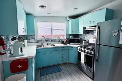 Image de Comfortable House with a Tv, Yard, Parking