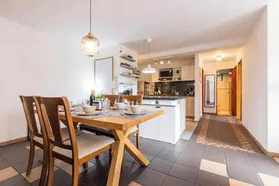 Image de Spacious 4bd Poblado apartment. Great quiet location! Walk to Provenza / Lleras!