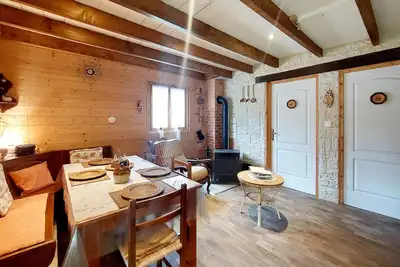 Image de Belle maison de 2 chambres au Ménil