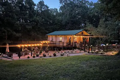 Image de Luxury Cabin, fire pit, hanging chairs, WiFi, forest view, river access
