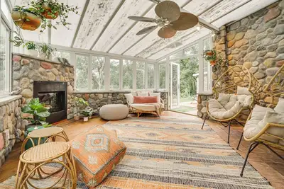 Image de Picturesque Lake Elmo Cottage w/ Fire Pits!