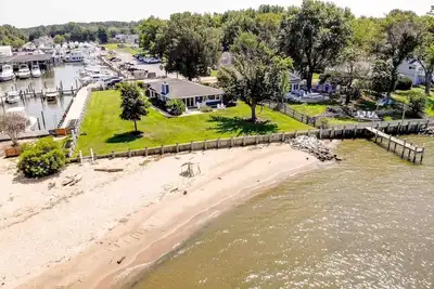 Image de Spend the Holidays on the Bay at One-Level House with Private Beach Access & Panoramic Bridge Views