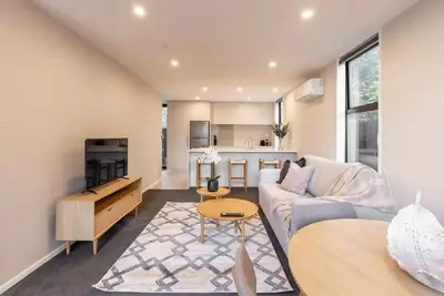 Image de Brand New & Central Townhouse