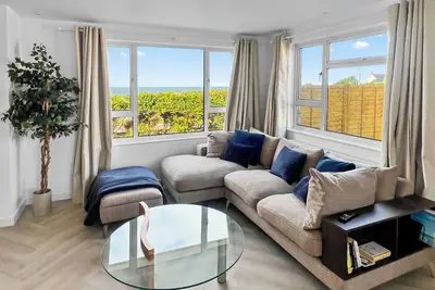 Image de Bayview Luxury Stays- Mandeville. Hot tub, walks and Ocean views