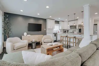 Image de Cozy, Beautiful Birmingham 4br/2ba Getaway!