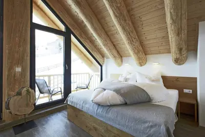 Image de Chalet en bois avec terrasse