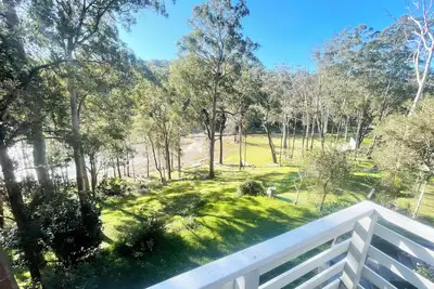 Kookabana, is a peaceful Lakefront getaway, kayaks, wi-fi on SmithsLake
