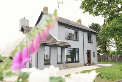Image de Maison spacieuse avec jardin