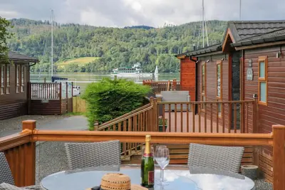 Waterside Lodge, family friendly, with pool in Windermere
