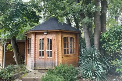 Image de Grande maison luxueuse à 15mn à pied du Rer A, dans domaine calme et arboré