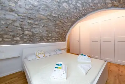 Charm Lakefront Apartment La Corte Mgh