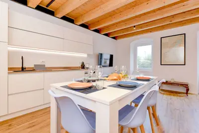 Charm Lakefront Apartment L’isola Mgh