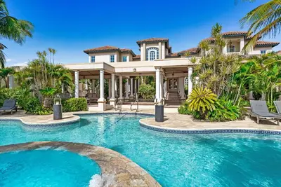 Image de Private Mansion w/ Sunset Views! Jacuzzi! Sauna!