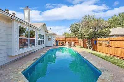 Image de 4bd, 2ba Saginaw Sanctuary - Pool, Firepit, Laundry