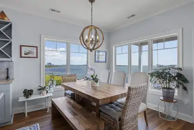 Image de The Point at Marshallberg-Waterfront Home