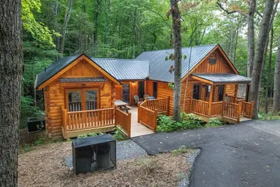 Image de Newly-Built 2bd Cabin w/ Putt-Putt! Hot Tub + WiFi