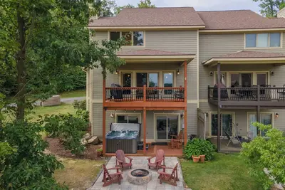 Image de New! Gulfway Hideaway: Lake Area, Hot Tub, Fireplace, Fire PIt!
